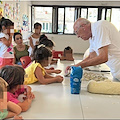 A Minori i bambini imparano a fare gli 'ndunderi con il pastaio Antonio Ruocco e riscoprono il Sentiero dei Limoni