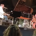 Agnone Cilento, crolla impalcatura con luci sul palco: sfiorata la tragedia al concerto /video