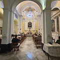 Atrani, torna la luce nella Chiesa del Monastero: la comunità festeggia il ripristino dell’elettricità