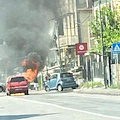 Auto in fiamme a Cava de' Tirreni: l'intervento dei vigili del fuoco