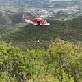 Auto precipita in un burrone a Salerno: uomo in codice rosso trasportato in ospedale