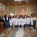 Camici bianchi per gli allievi della Scuola di Ceramica Vietrese: un simbolico ingresso nell'arte
