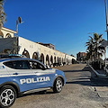 Castel Volturno, giovani bagnanti in difficoltà a causa del mare agitato: poliziotto si tuffa e li salva 