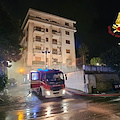 Cava de' Tirreni, incendio nella casa di un'accumulatrice seriale: esplose bombole di gas e feriti tre vigili del fuoco