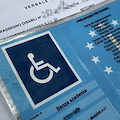 Cava de' Tirreni, parcheggiava l'auto nel posto disabili: multato "furbetto"