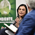 Cava de' Tirreni, Premio Com&Te: successo di pubblico per Stefania De Pascale con "Piantare patate su Marte" 