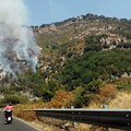 Costiera Amalfitana da paradiso a inferno: qui brucia tutto, ogni giorno. Oggi roghi a Ravello, Tramonti, Maiori e Pogerola [FOTO]