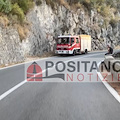 Distacco di pietre e terriccio sulla SS 163 Amalfitana: senso unico alternato a Piano di Sorrento 