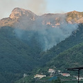 Fiamme all’alba a Tramonti, incendio nel vallone tra Ferriera e Paterno Sant’Elia
