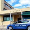Finge un grave incidente del figlio per derubarla: arrestata 56enne a Terni