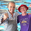Flea dei Red Hot Chili Peppers in Costiera Amalfitana: tappa di gusto al ristorante “Marina Grande”