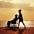 Il Lions Club Cava – Vietri dona una carrozzella galleggiante al Comune vietrese per l’accesso al mare delle persone con disabilità