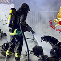 Incendia il motorino del fratello, in fiamme anche altri motocicli e un'auto: arrestato 46enne a Napoli