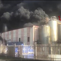 Incendio alla Chimpex di Caivano, salvi tutti i dipendenti: misure precauzionali per i cittadini