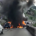 Incidente stradale a Praiano, scooter e auto in fiamme [FOTO]