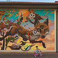 La biodiversità secondo Dulk: a The Wallà il murale che parla di migrazioni e resistenza