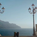 Lo spot di Thule narra l’amore tra due bagagli smarriti nella magia della Costiera Amalfitana /VIDEO