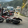 Motociclista vola sulla scogliera a Maiori, soccorso dai Vigili del Fuoco e 118 [FOTO]