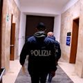 Napoli, appicca il fuoco a un bar dopo una lite con il fratello: arrestata una 52enne