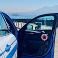 Napoli, escalation di violenza durante l'espulsione: 29enne irregolare spacca il vetro dell’auto della polizia 