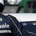 Napoli, patente sospesa a 162 automobilisti sorpresi al telefono durante la guida