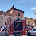 Nocera Inferiore, fiamme nel sottotetto di un palazzo: Vigili del Fuoco in azione