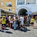 Nuove misure per l’accoglienza a Capri: accesso prioritario alla funicolare per gli ospiti degli hotel e nuovi servizi di informazione turistica