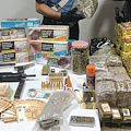 Oltre 120 mila euro in contanti, armi e 152 chili di hashish: coppia nei guai a Mariglianella 