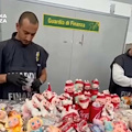Oltre un milione e mezzo di figurine e giocattoli contraffatti dalla Cina: sequestrate 12 tonnellate all'Aeroporto di Malpensa