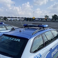 Omissione di soccorso sulla Tangenziale di Napoli: la Polizia denuncia un autista in fuga verso la Sardegna
