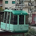 Paura a Castellammare di Stabia: si staccano i cavi della funivia, strada chiusa e passeggeri bloccati. Vittime e feriti