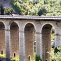 Paura a Vico Equense, giovane tenta di lanciarsi dal ponte di Seiano: salvato da 2 agenti fuori servizio 