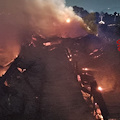 Paura nella notte ad Angri: terribile incendio distrugge capannone di 4.000 mq 