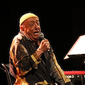 Peppe Barra in concerto a Salerno, tra emozioni e ricordi