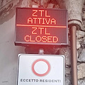 Positano, regolamentazione al transito in Salita Santa Croce: automatico l'inserimento dei residenti nella white list