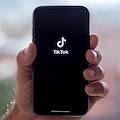 Propaganda jihadista su TikTok: nel Salernitano 33enne finisce ai domiciliari con braccialetto elettronico