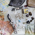 Salerno, arrestato pusher in flagranza: droga, coltello e un proiettile tra il materiale sequestrato
