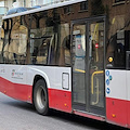 Salerno, passeggero insulta e minaccia verificatrice su mezzo di Busitalia: i sindacati chiedono misure urgenti