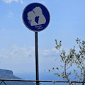 Scala invita all'amore: arrivano i cartelli “Kiss me, please” nei luoghi più panoramici