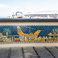 Sei pannelli artistici impreziosiscono la passeggiata sul mare di Amalfi