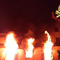 Si butta dal quinto piano per salvarsi dall'incendio: morta donna di 48 anni a Milano 