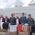 Solidarietà a Caserta: la Guardia di Finanza dona capi d’abbigliamento sequestrati alle persone più bisognose 
