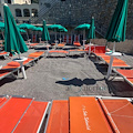 Tartaruga marina sulla spiaggia di Maiori: possibile nido al lido dell’Hotel Sole Splendid