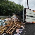 Tir carico di tonno si ribalta sull’A2 del Mediterraneo: disagi alla viabilità nei pressi di Campagna