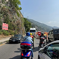 Traffico intenso tra Vietri sul Mare e Salerno sulla Statale 18