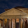 Tragedia a Roma, turista cade dal muro del Pantheon e perde la vita 