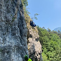 Tragedia sulla ferrata Signora delle Acque: escursionista muore precipitando da altezza di oltre 50 metri 