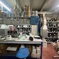 Trani, sequestrato laboratorio di smalti con sostanza cancerogena vietata: oltre 12mila flaconi pronti per la vendita