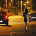 Travestito da donna, quarantenne tenta di strangolare prostituta bulgara