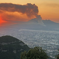 Vesuvio in fiamme, devastata la pineta di Terzigno: fumo visibile dal Valico di Chiunzi